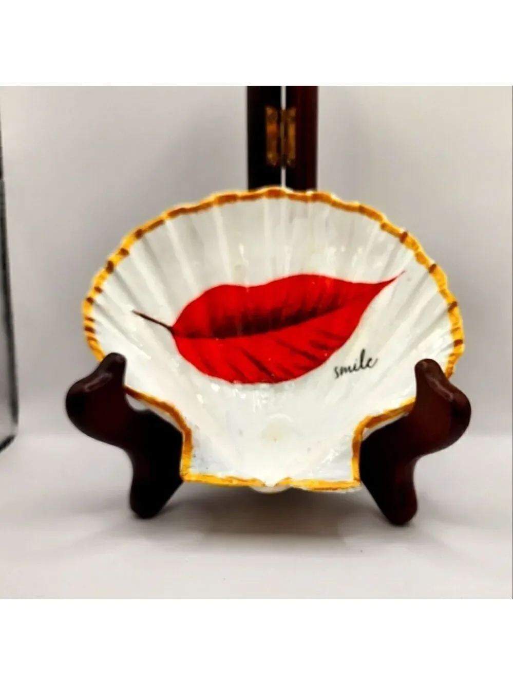 SCALLOPED FAN SHELL